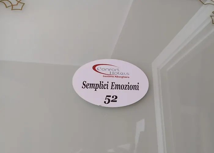 ゲストハウス Cconforthotels Semplici Emozioni バーリ